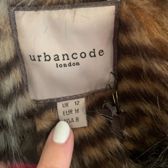 Urbancode Short Coat in faux feather - Picture 3 of 4